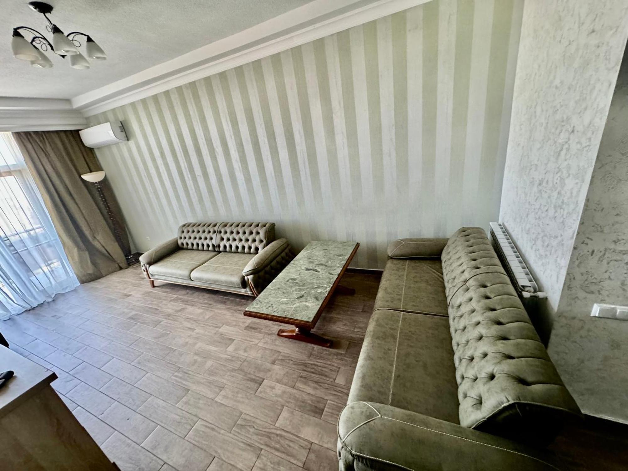 David Apt 1A Batumi Luaran gambar
