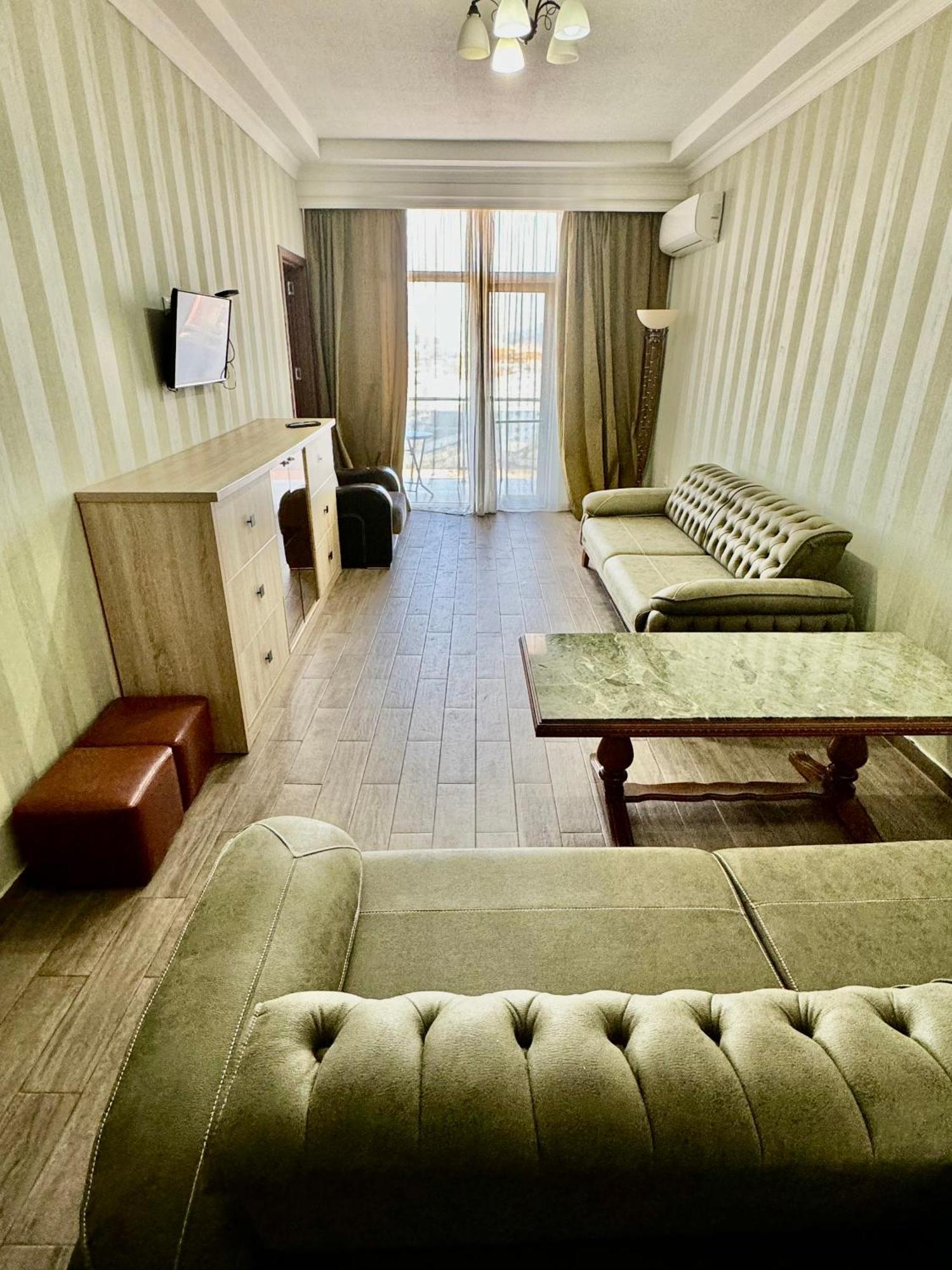 David Apt 1A Batumi Luaran gambar